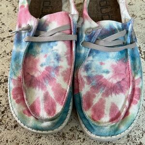 Hey Dude Womans size 10 shoes/slip on shoes